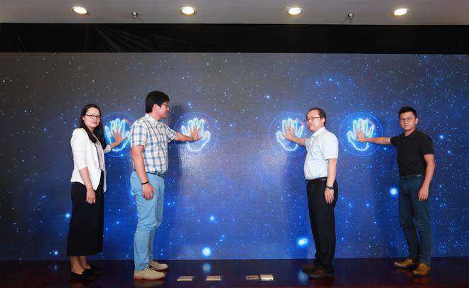 2018中国新能源汽车大赛新闻发布会启动仪式