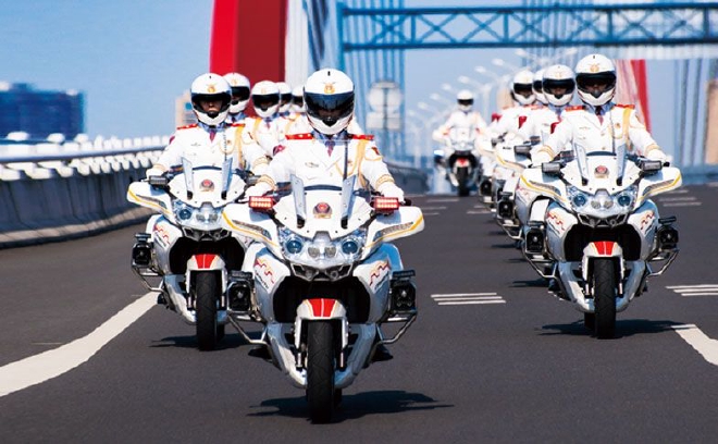 太抢镜了！ 国内外礼宾车的中国之光