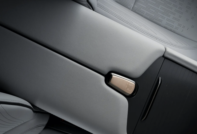 车圈热搜 高合推万元18K金配件 保时捷、宝马部分车型涨价