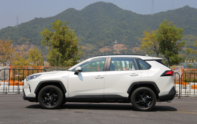 预售20-24.5万 一汽丰田全新RAV4今日上市