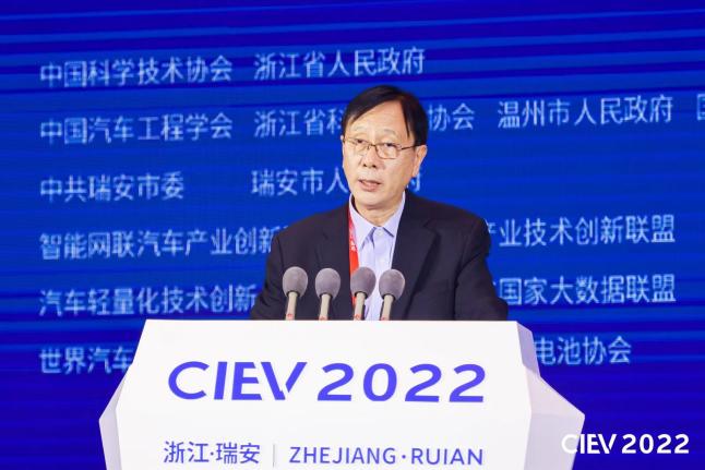 广西大学机械工程学院教授、博士生导师特聘专家、俄罗斯工程院外籍院士陈勇