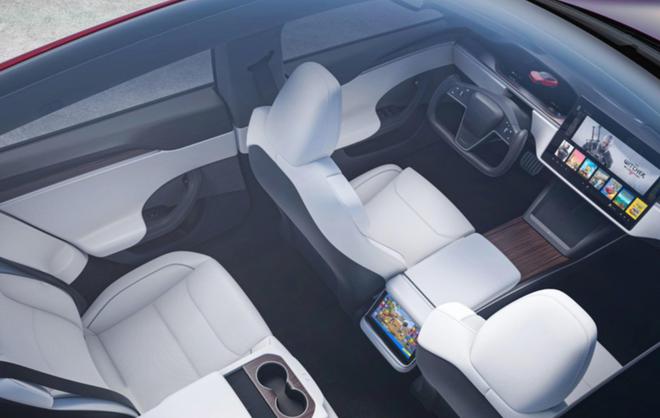 英国监管机构确认特斯拉Model S全新方形方向盘属合法范畴