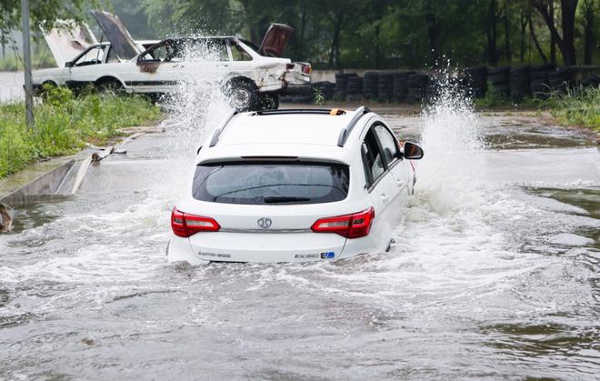 北汽新能源EX360配备电池漏电保护功能