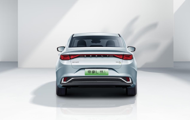 补贴后售价12.98-14.58万元，吉利帝豪L雷神Hi·X超级电混正式发售