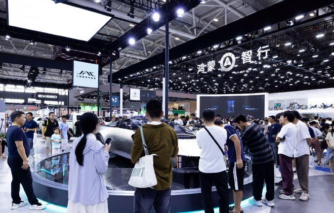 瑞风RF8 MPV鸿蒙版亮相粤港澳车展