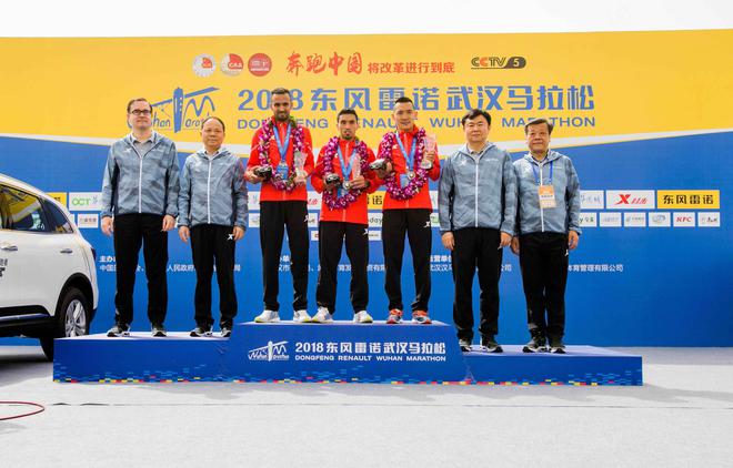 江城战汉马 2018东风雷诺武汉马拉松开跑