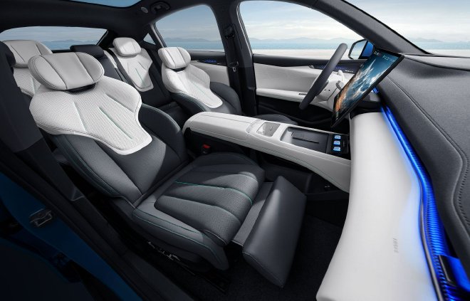 2026款深蓝L07上市 限时权益价13.59-15.59万元