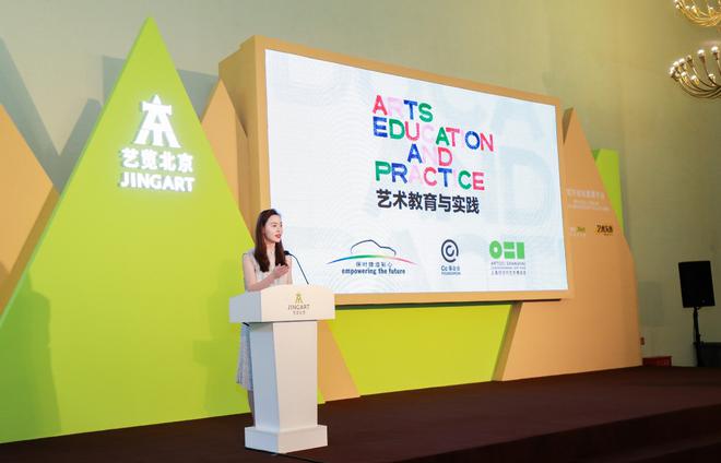 保时捷中国传媒公关副总裁唐凤靓女士致辞