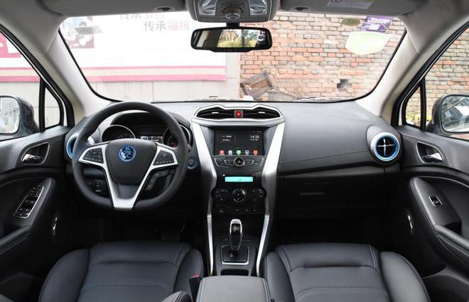 配图为老款元EV360