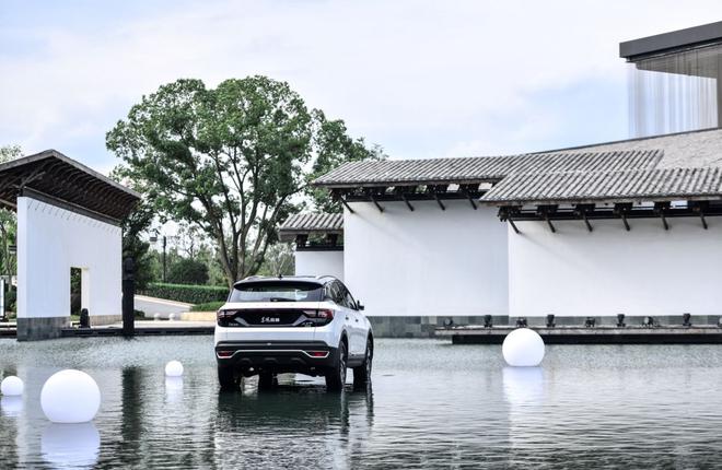 风神全新一代AX7上市 售11.99-12.99万元