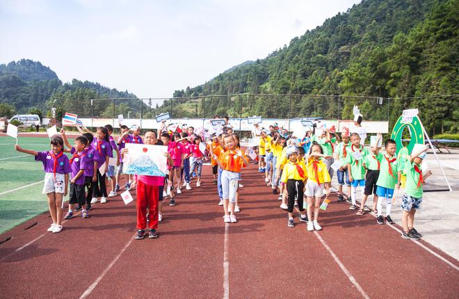 小朋友方阵入场式