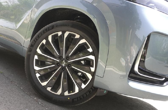 树立中型SUV价值典范 试驾奇瑞瑞虎9