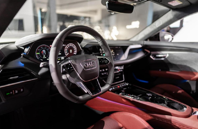 奥迪引进e-tron GT，刷个副本