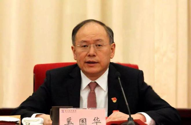 全国政协委员，集团公司董事、总经理、党委副书记奚国华