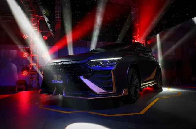 中国量产机甲战车来袭 看完风神暗夜·奕炫MAX你还犹豫什么