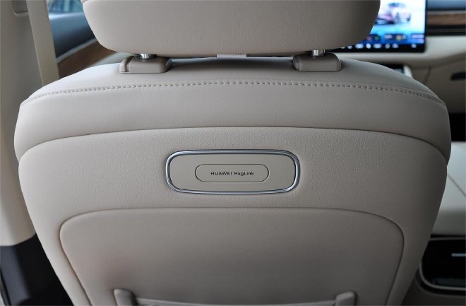 Equipped with (ADS 2.0) intelligent assisted driving solution real shot AITO Wenjie M5 smart driving version