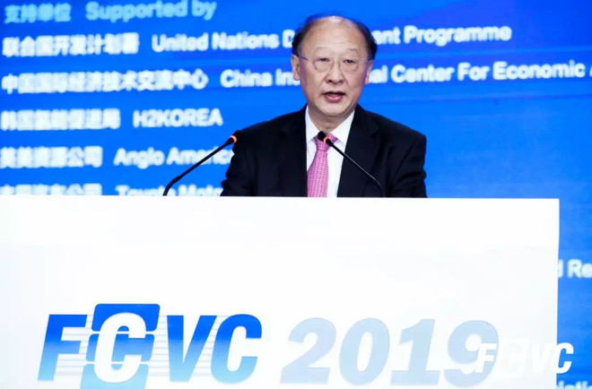 中国工程院院士、中国汽车工程学会理事长李骏