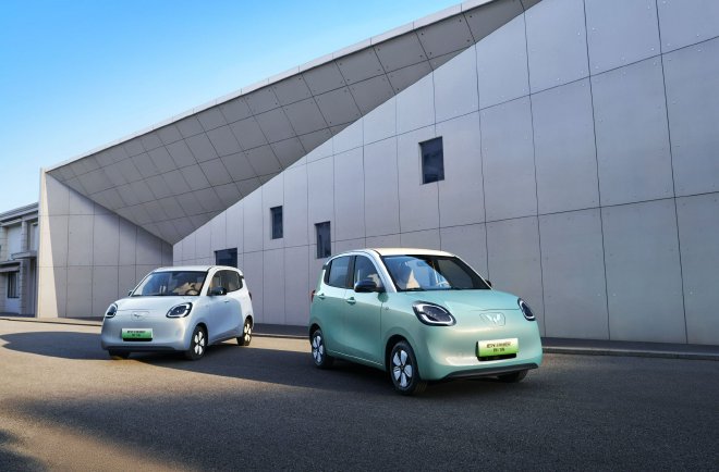 宏光MINIEV四门版正式上市 售价4.48万元起