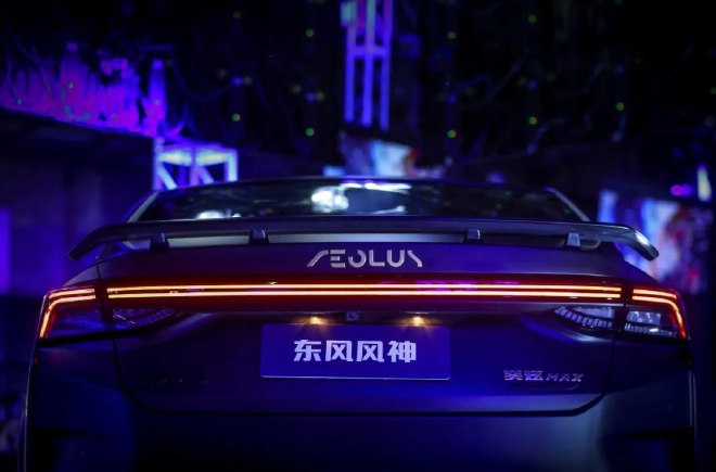 中国量产机甲战车来袭 看完风神暗夜·奕炫MAX你还犹豫什么