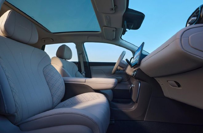 10万A级掀背轿车 埃安UT鹦鹉龙全球首发