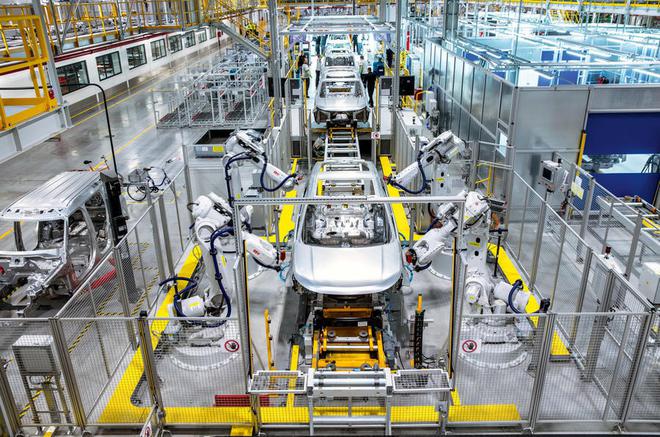 揭秘斯洛伐克尼特拉工厂 路虎全新卫士是如何生产出来的？