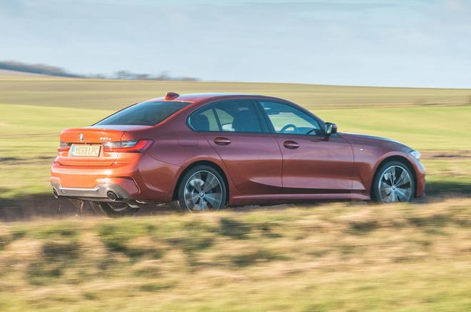 2020宝马330e测评 百公里加速仅5.9秒