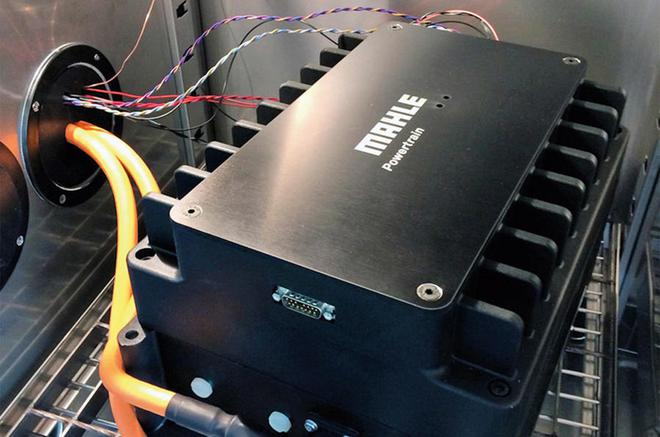 阿斯顿·马丁全新3.0升双涡轮V6发动机揭秘