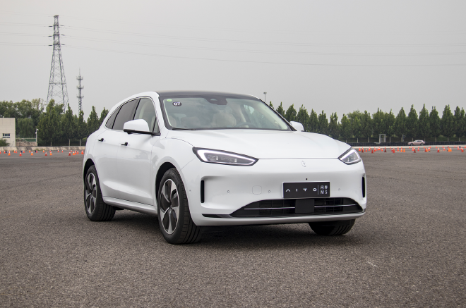 有“华”之后真的可以为所欲为？场地试驾问界M5 EV