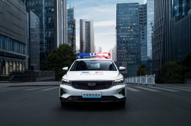 节能率达40%，每公里不到3毛钱，吉利甲醇混合动力轿车入选贵阳警务用车