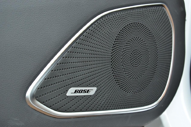 Bose为HS5定制打造12扬声器环绕声音响系统
