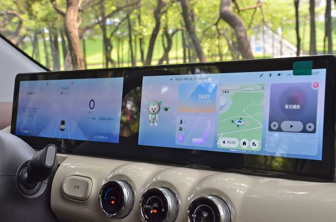灵犀互联及灵犀互联+款配备了时下流行的双10.25英寸高清大联屏设计
