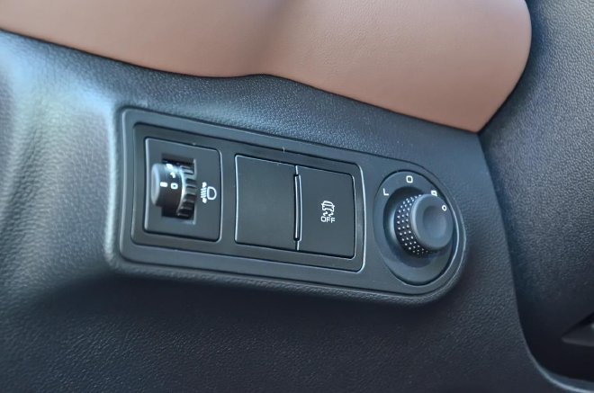 得益于新增ESC车身电子稳定控制系统加持，在当下多雨季节的广州街道驾驶会更安心