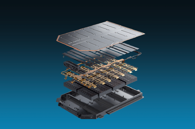 勇闯“千度火海” 风行雷霆成为国内首款公开穿行烈火纯电车