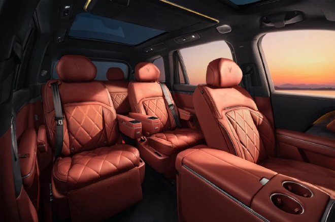 岚图泰山座舱首发 揭秘AI云舒座椅/鸿蒙语音大模型/32扬声器天籁声场