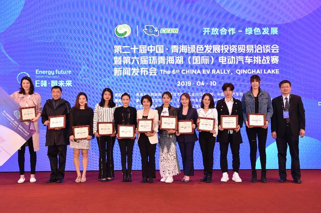 从左至右：薛明、杨凌、汪皓、王鑫、桑雪，莫慧兰、毕文静、奎媛媛、黄晋萱、石竟男、徐蕊、刘小诗副秘书长