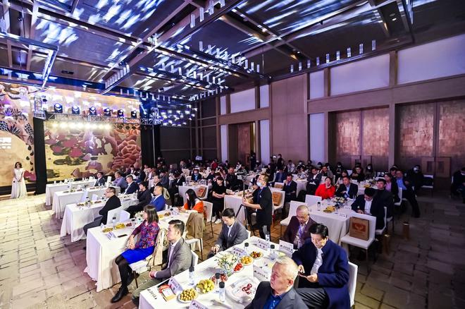 第四届中国汽车金牛奖颁奖典礼盛大开幕 裂变中迎接未来