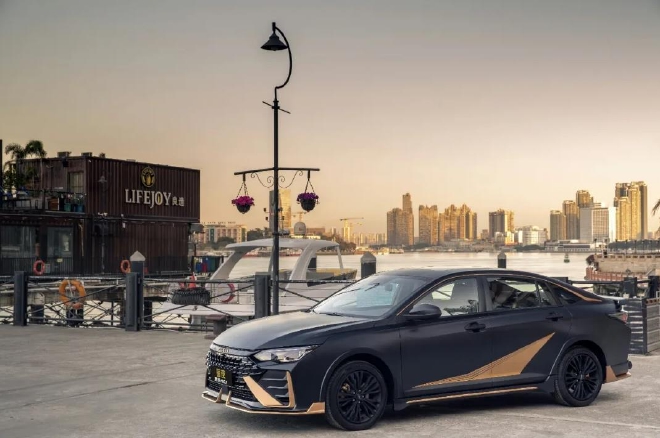 中国量产机甲战车来袭 看完风神暗夜·奕炫MAX你还犹豫什么