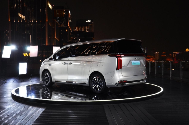 沉稳大气走高端路线 魏牌高山外观轻体验