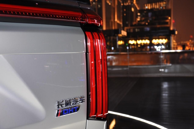 沉稳大气走高端路线 魏牌高山外观轻体验