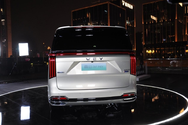 沉稳大气走高端路线 魏牌高山外观轻体验