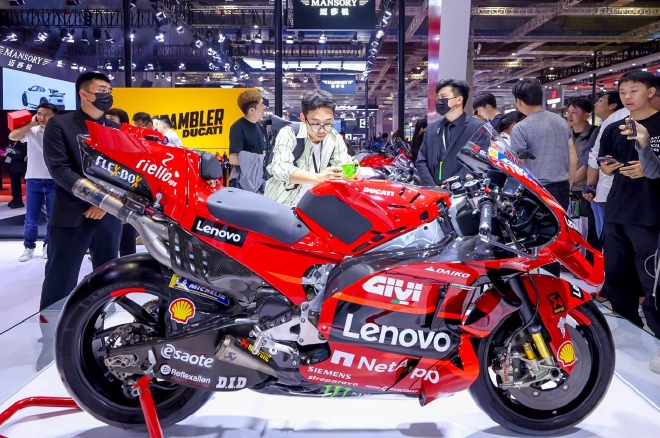 杜卡迪激情亮相第二十届上海国际汽车工业展览会