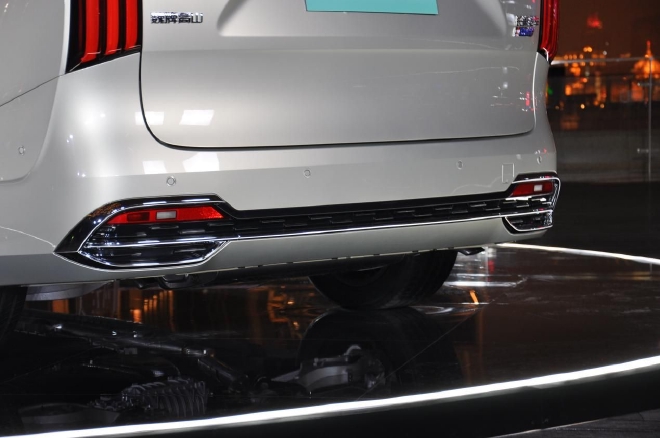 沉稳大气走高端路线 魏牌高山外观轻体验