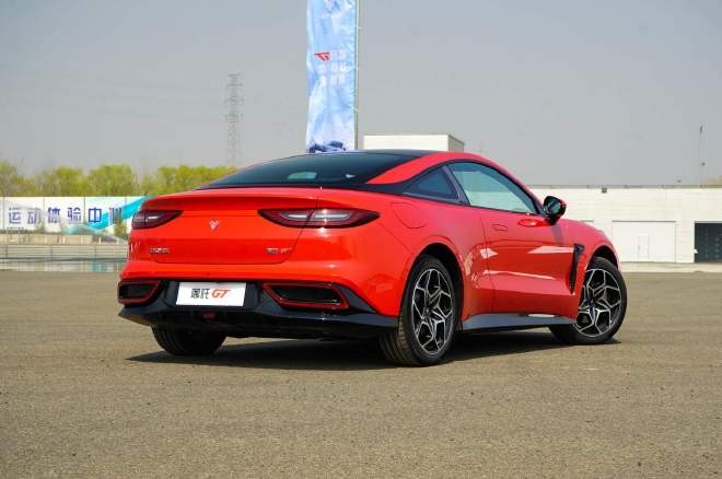 跑车不再是遥不可及的“梦想”试驾哪吒GT