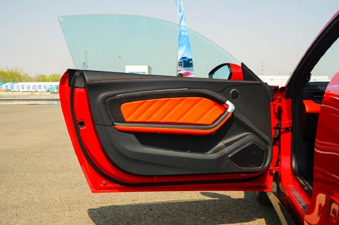 跑车不再是遥不可及的“梦想”试驾哪吒GT