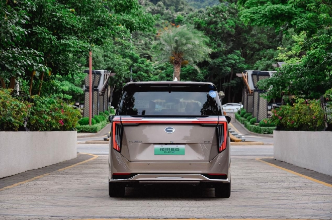 不做选择 一次性满足到位 试驾传祺E9 PHEV