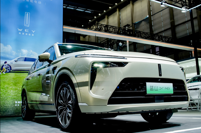 2023粤港澳大湾区车展：魏牌“双旗舰SUV”蓝山/新摩卡亮相