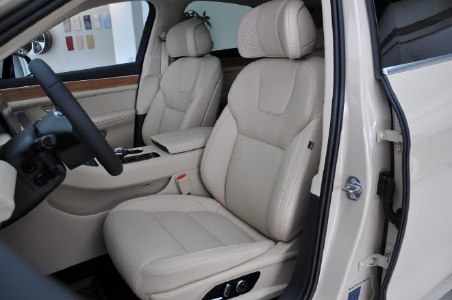 Equipped with (ADS 2.0) intelligent assisted driving solution real shot AITO Wenjie M5 smart driving version