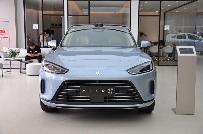 Equipped with (ADS 2.0) intelligent assisted driving solution real shot AITO Wenjie M5 smart driving version
