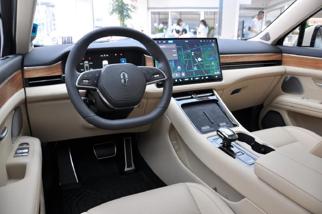 Equipped with (ADS 2.0) intelligent assisted driving solution real shot AITO Wenjie M5 smart driving version