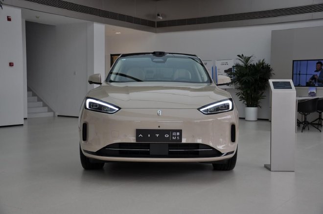 Equipped with (ADS 2.0) intelligent assisted driving solution real shot AITO Wenjie M5 smart driving version